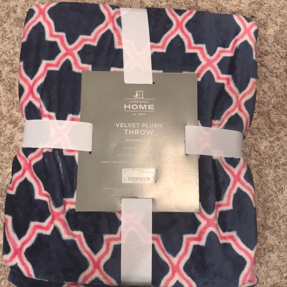 Brand new oversized velvet plush throw - Picture 2 of 4